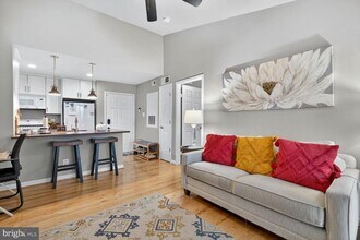 3307 Wyndham Cir in Alexandria, VA - Foto de edificio - Building Photo