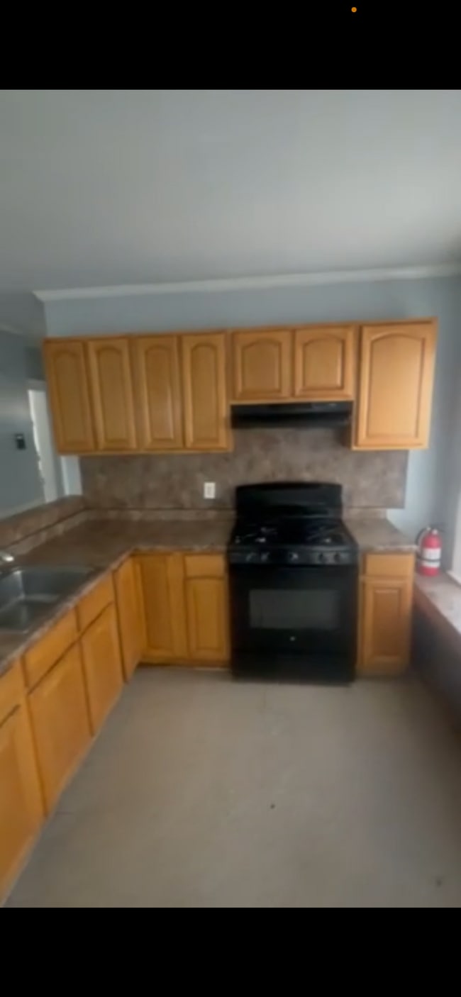 4 Brown Ave, Unit Brown Ave