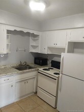 7921 NW 13th St-Unit -East in Pembroke Pines, FL - Building Photo - Building Photo