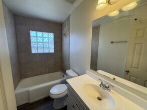 2011 38th St in Lubbock, TX - Building Photo - Building Photo