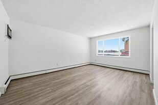 Grenada Arms in Regina, SK - Building Photo