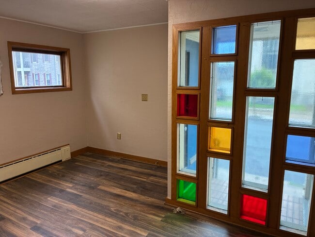 5 E 3rd St, Unit 1st floor in Lewistown, PA - Building Photo - Building Photo
