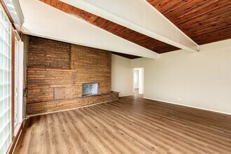 159 Oak Dr in Lake Jackson, TX - Building Photo - Building Photo