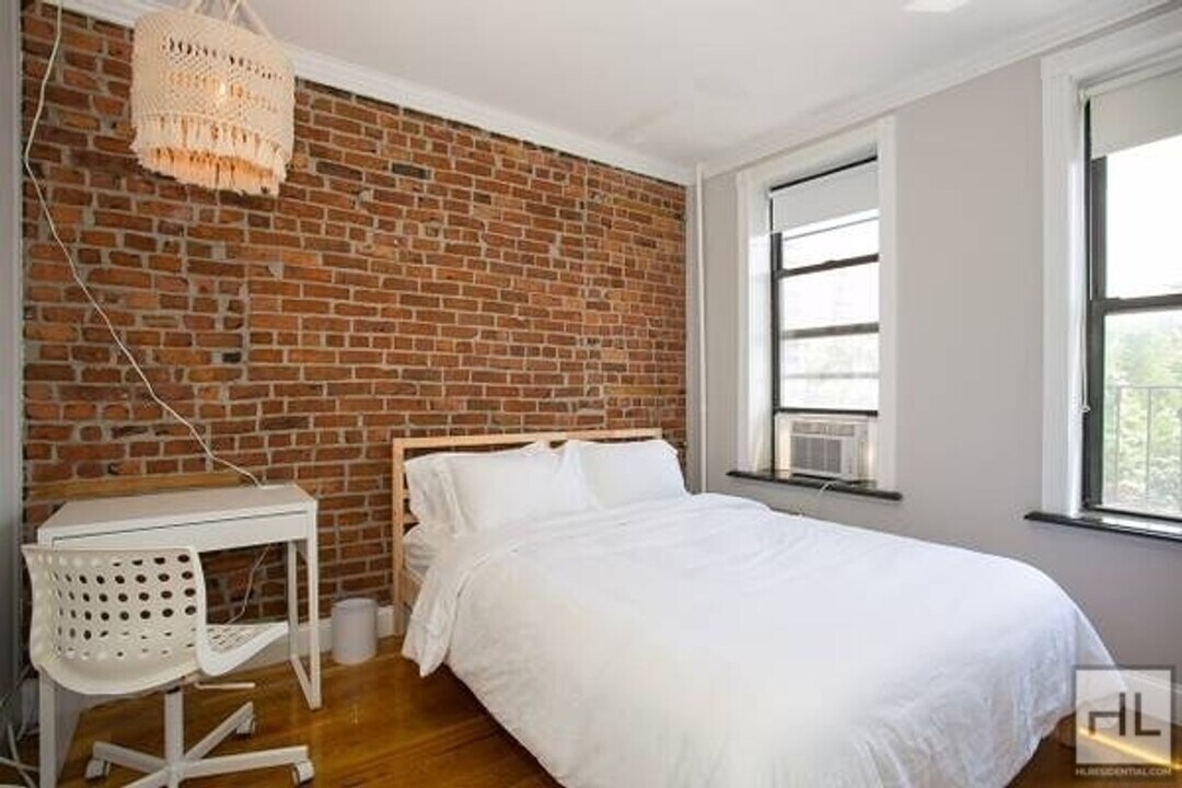 DREAM Lower East Side 2 Bedroom in New York, NY - Building Photo