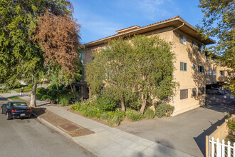 120 Sierra Madre Blvd in Pasadena, CA - Foto de edificio - Building Photo