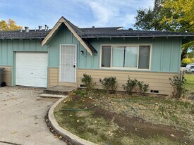 2639 Albert Rd in Anderson, CA - Building Photo