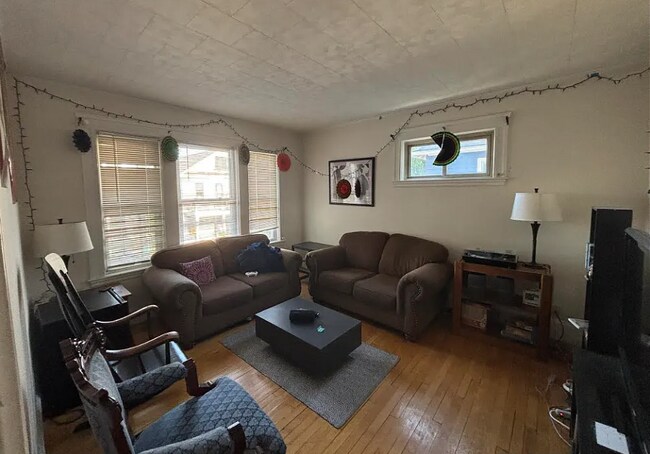 35 Rose St, Unit 2 in Somerville, MA - Building Photo - Building Photo
