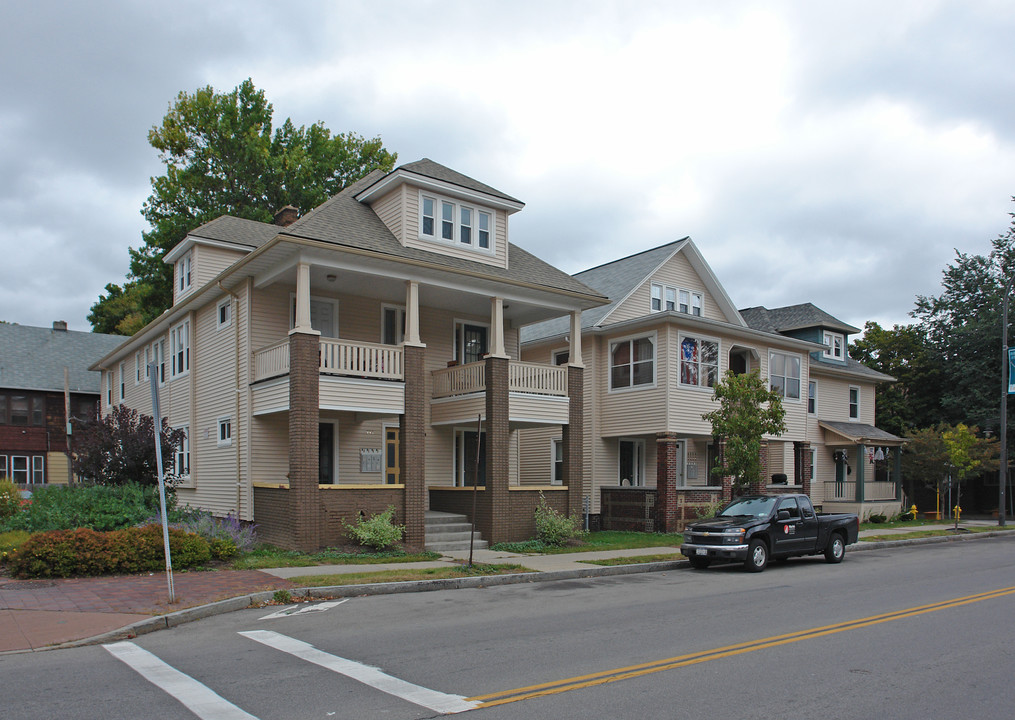 900 Monroe Ave in Rochester, NY - Foto de edificio