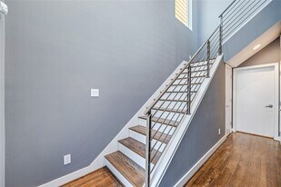 802 W Drew St in Houston, TX - Building Photo