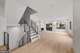 706 Latona St in Philadelphia, PA - Building Photo