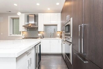 942 W Montana St in Chicago, IL - Building Photo - Building Photo