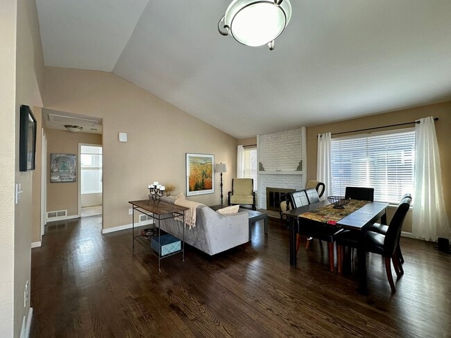 6079 S Kenton Way in Englewood, CO - Building Photo - Building Photo