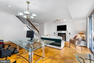 110 Cross Keys Rd in Baltimore, MD - Building Photo