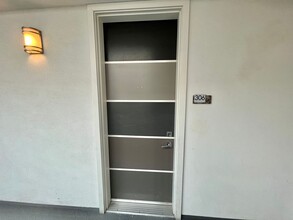 11929 Courtleigh Dr, Unit 306 in Los Angeles, CA - Building Photo - Building Photo