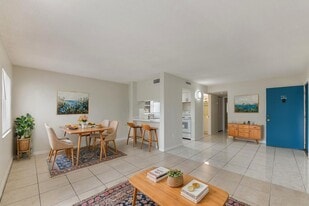 The Lakeside at 2315 in Ft. Myers, FL - Building Photo