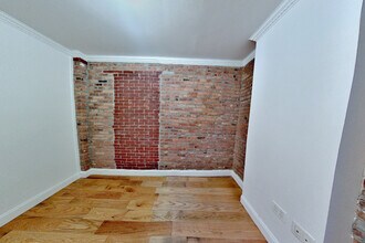 338 E 100th St in New York, NY - Building Photo - Building Photo