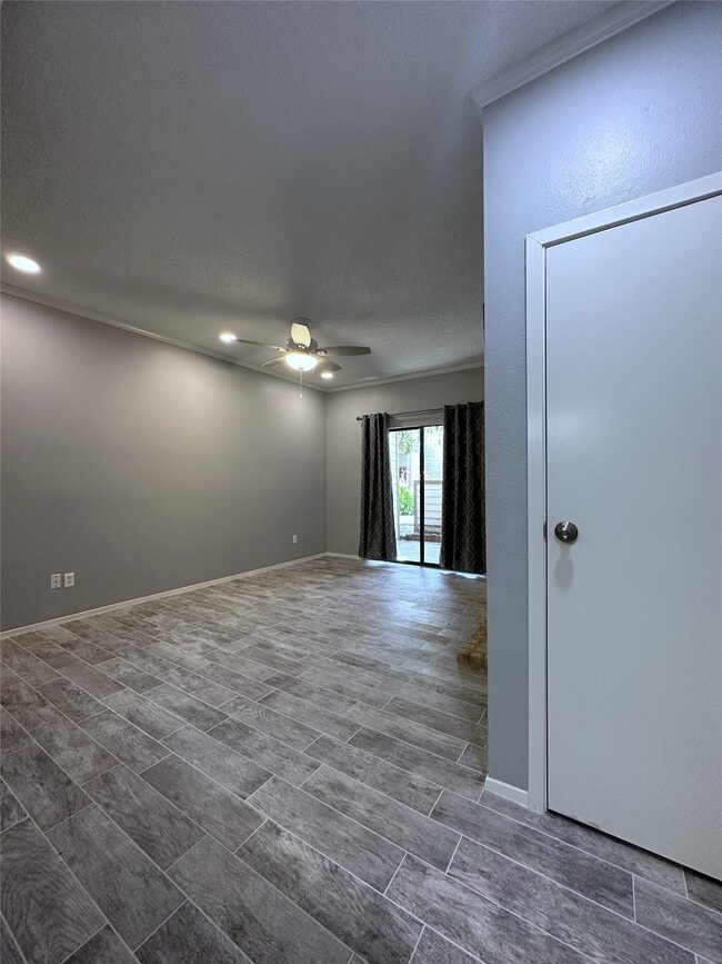 property at 7037 N Holiday Dr