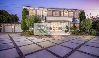 3335 Caminito Daniella in Del Mar, CA - Building Photo