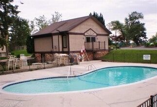 742 W Kilgore Rd, Unit 305 in Kalamazoo, MI - Building Photo - Building Photo