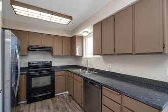 3672 W Clermont Dr in West Valley City, UT - Foto de edificio - Building Photo