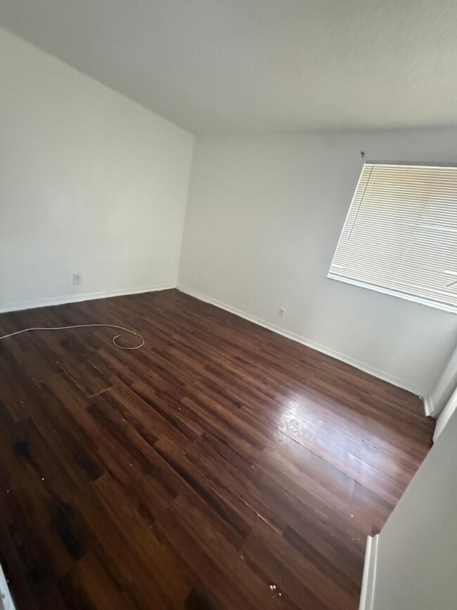 21300 NE 8th Ct in Miami, FL - Building Photo - Building Photo