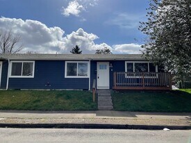 2508-2508 NE Sumner St in Portland, OR - Building Photo