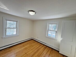 154 Hegemans Ln in Glen Head, NY - Building Photo - Building Photo