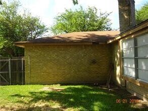 1113 Holbrook Dr in Garland, TX - Building Photo - Building Photo