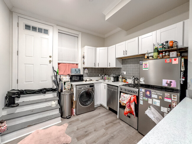 2151 N Fremont St, Unit A07C in Chicago, IL - Building Photo - Building Photo