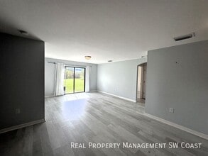 438 Shadow Lakes Dr in Lehigh Acres, FL - Building Photo - Building Photo