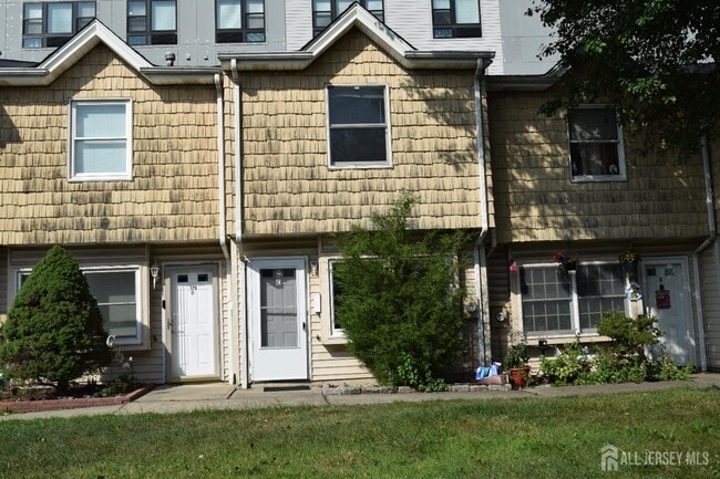 172 Roosevelt Ave in Carteret, NJ - Building Photo - Building Photo