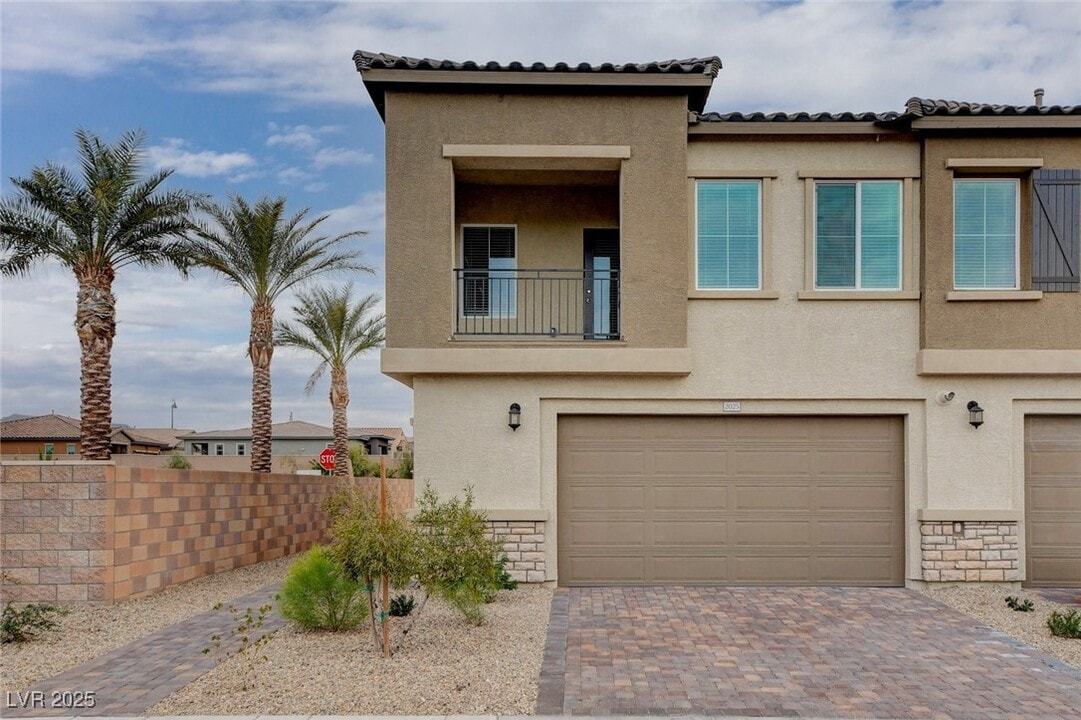 237 Callen Falls Ave in Henderson, NV - Building Photo
