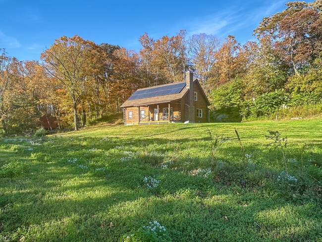 698 Leetes Island Rd in Branford, CT - Building Photo - Building Photo