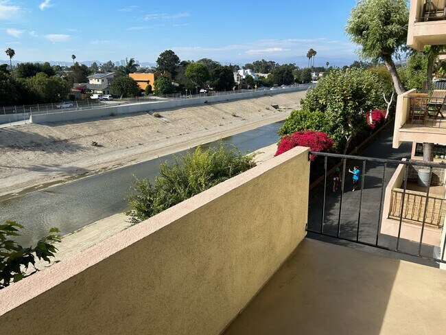 property at 5000 S Centinela Ave