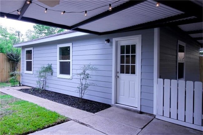 property at 7206 Bayou Woods Dr