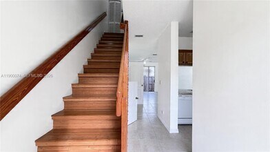 870 NE 212th Terrace in Miami, FL - Building Photo - Building Photo