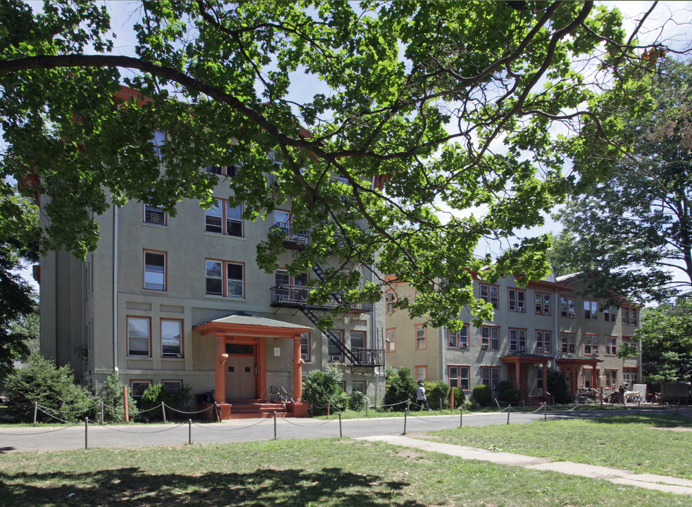 Siesta Park Apartments in Plainfield, NJ - Building Photo