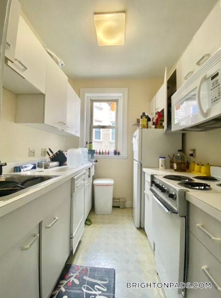 9 Colborne Rd, Unit 9 in Boston, MA - Foto de edificio - Building Photo