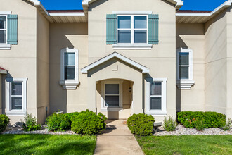 University Townhomes in Oshkosh, WI - Building Photo - Building Photo