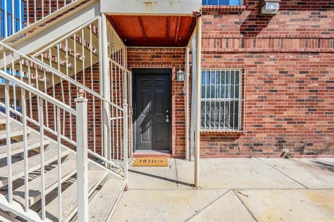 property at 2220 Santa Cleotilde Ave