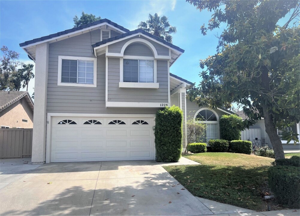 1228 Scenic View St in Upland, CA - Building Photo