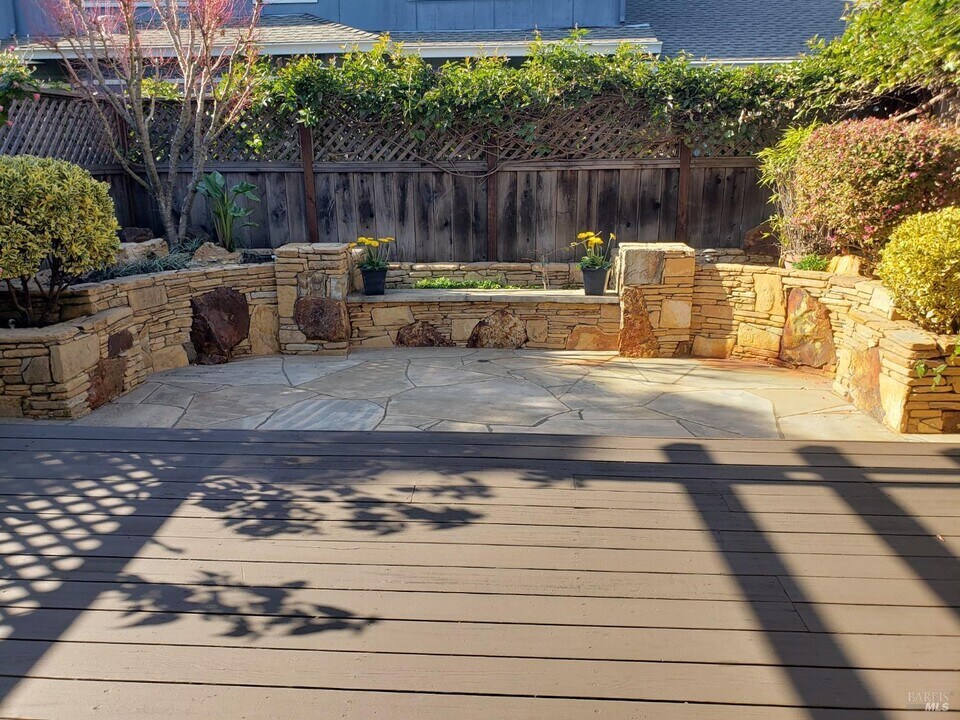 6 Narragansett Cove in San Rafael, CA - Building Photo