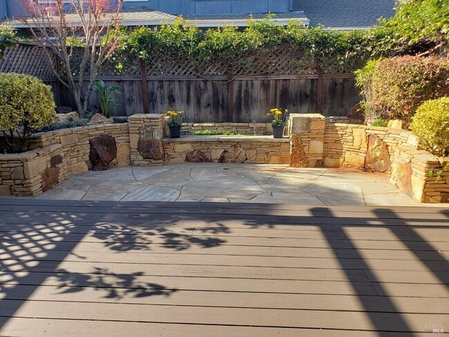 property at 6 Narragansett Cove
