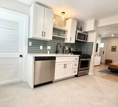 201 S Mitchell St in San Marcos, TX - Building Photo - Building Photo