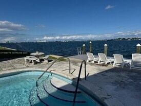 7921 East Dr in North Bay Village, FL - Building Photo