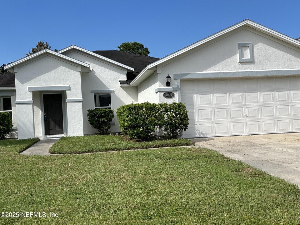 4104 Palmetto Bay Dr in Elkton, FL - Building Photo