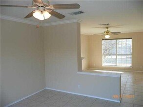 810 Minturn Ln in Austin, TX - Foto de edificio - Building Photo