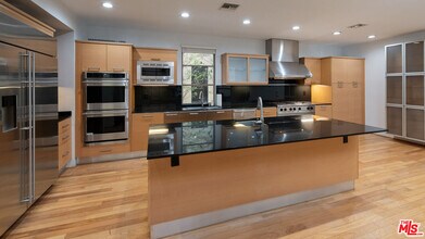 143 Union Jack Mall in Marina Del Rey, CA - Building Photo - Building Photo