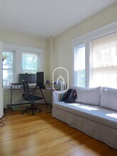 241 Winchester St in Brookline, MA - Building Photo - Building Photo