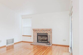 32906 16th Pl SW in Federal Way, WA - Building Photo - Building Photo